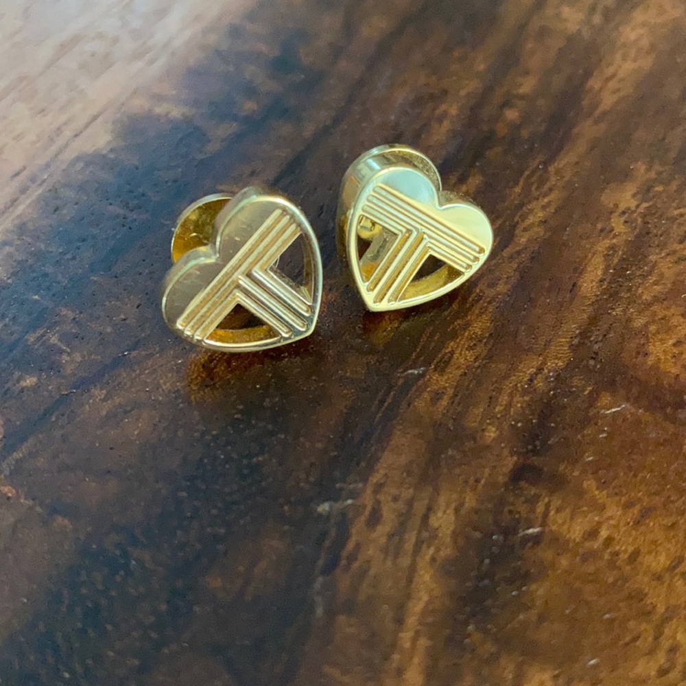 Heart stud earrings
